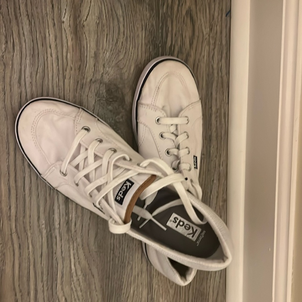 Ladies sneakers